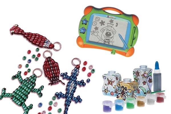 Maling, perler og tegning.